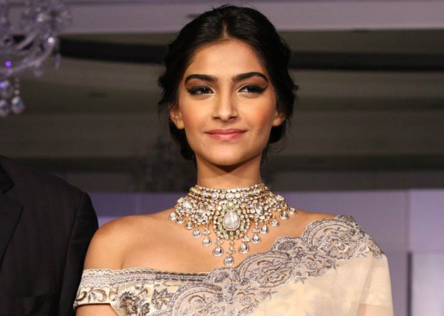 Fullonwedding Bridal Wear Trend of Off shoulder blouses Sonam Kapoor