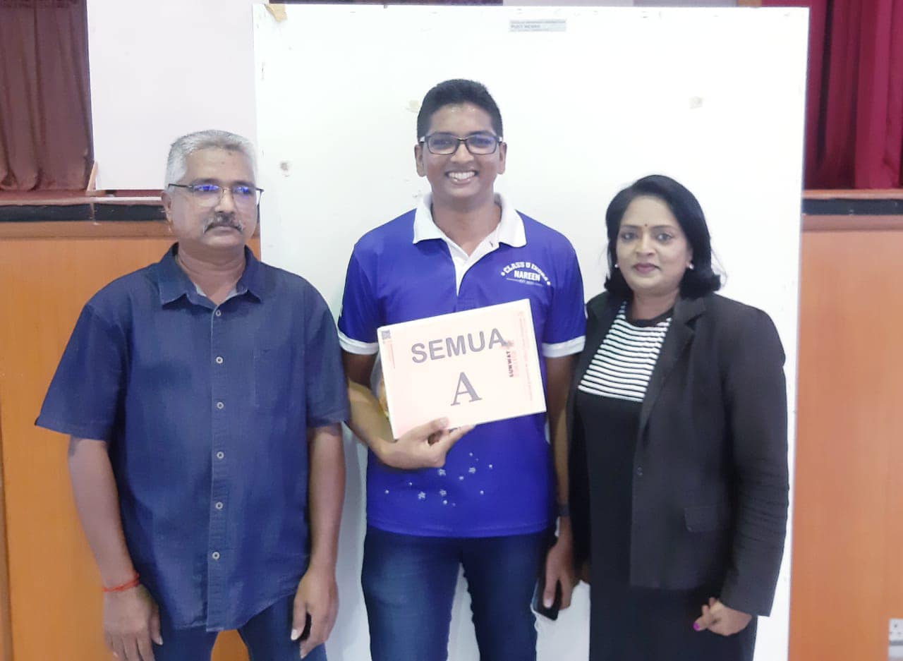 Malaysian Indian Students Score With Flying Colours In SPM 2021 - Varnam MY