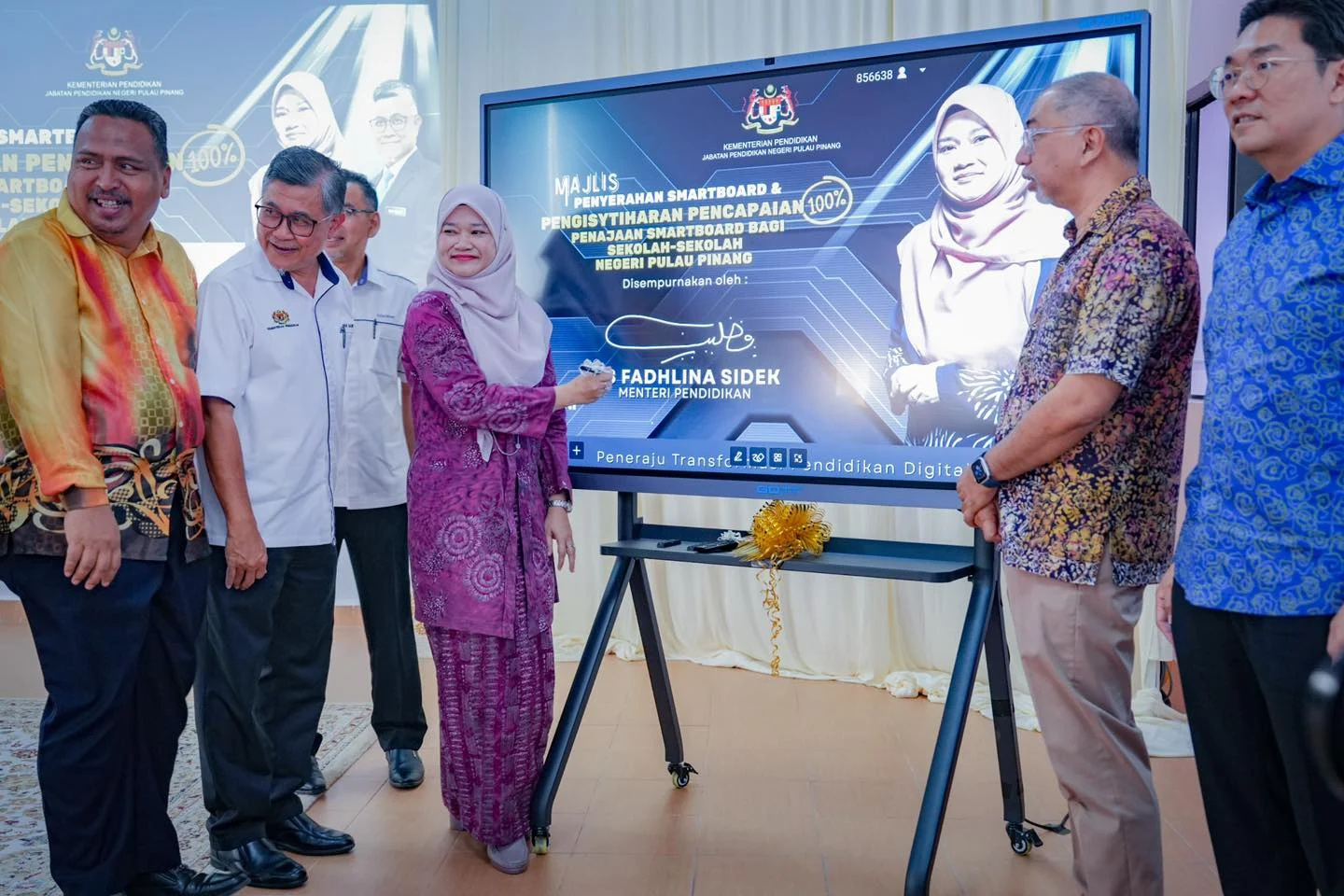 KPM sasar sekolah seluruh negara guna 'smartboard' menjelang 2027