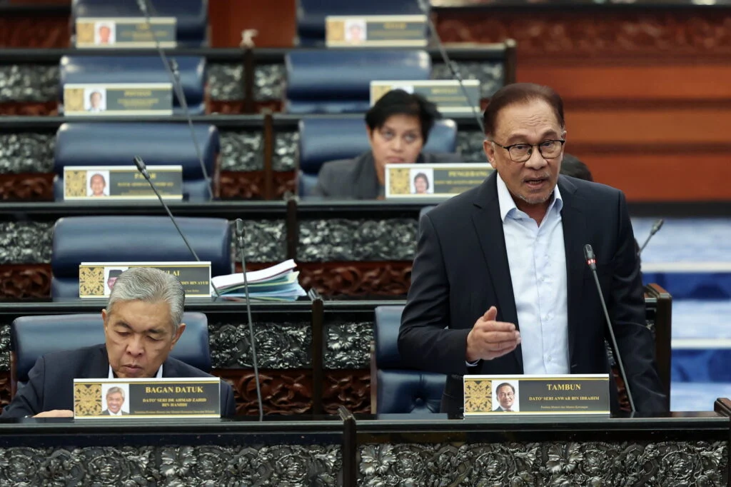 Parlimen: SPRM tidak tertakluk bawah arahan saya - Anwar - TVS