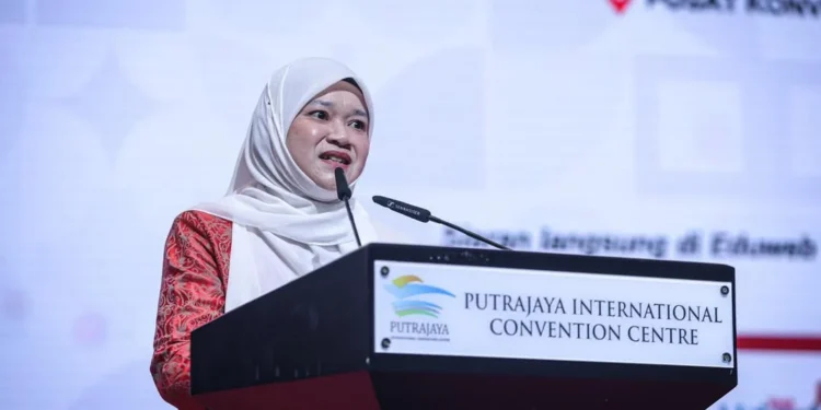 Image Source: fadhlinasidekofficialinstagram