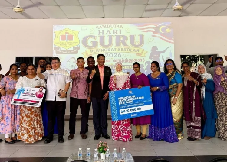 Fadhlina Sidek Contributes RM10,000 to SJKT Ladang Transkrian for Teachers' Room Upgrades 5 Image Source: Fadhlina Sidek Facebook